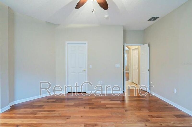 Spacious 3/2 with enclosed office and fence enclosed yard! property image