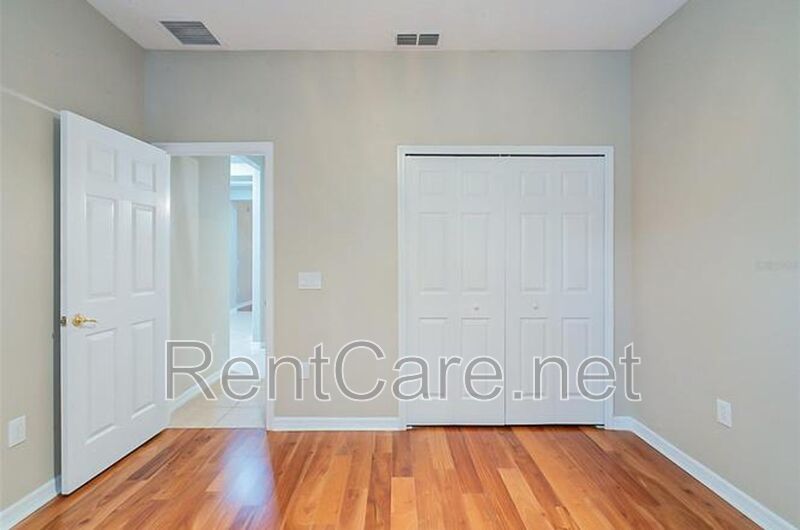 Spacious 3/2 with enclosed office and fence enclosed yard! property image