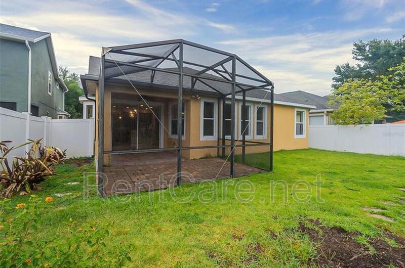 Spacious 3/2 with enclosed office and fence enclosed yard! property image