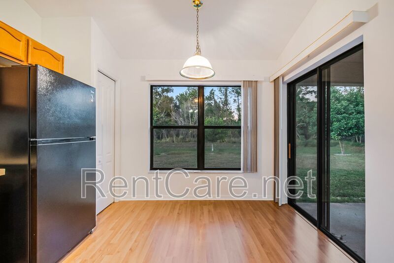 Cozy 3/2 Freshly painted home with large yard in Leesburg! property image