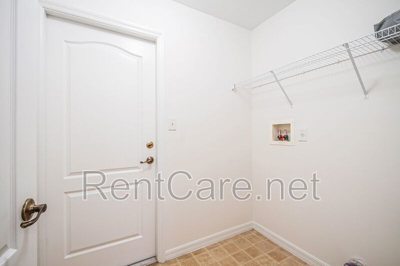 Cozy 3/2 Freshly painted home with large yard in Leesburg! property image