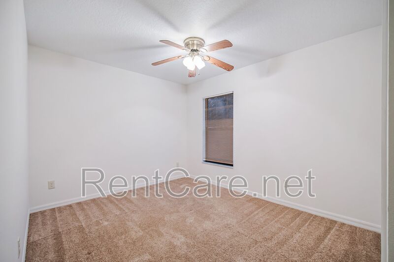 Cozy 3/2 Freshly painted home with large yard in Leesburg! property image