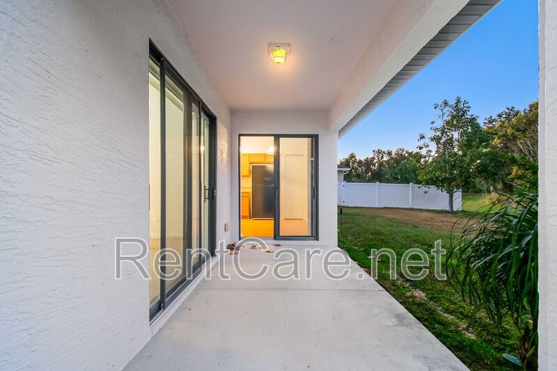 Cozy 3/2 Freshly painted home with large yard in Leesburg! property image