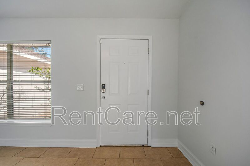 Spacious 3/2 home in Oviedo, just minutes to UCF.  Fresh paint and new carpet! No HOA! property image