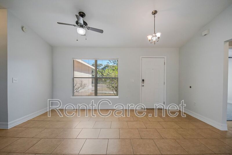 Spacious 3/2 home in Oviedo, just minutes to UCF.  Fresh paint and new carpet! No HOA! property image