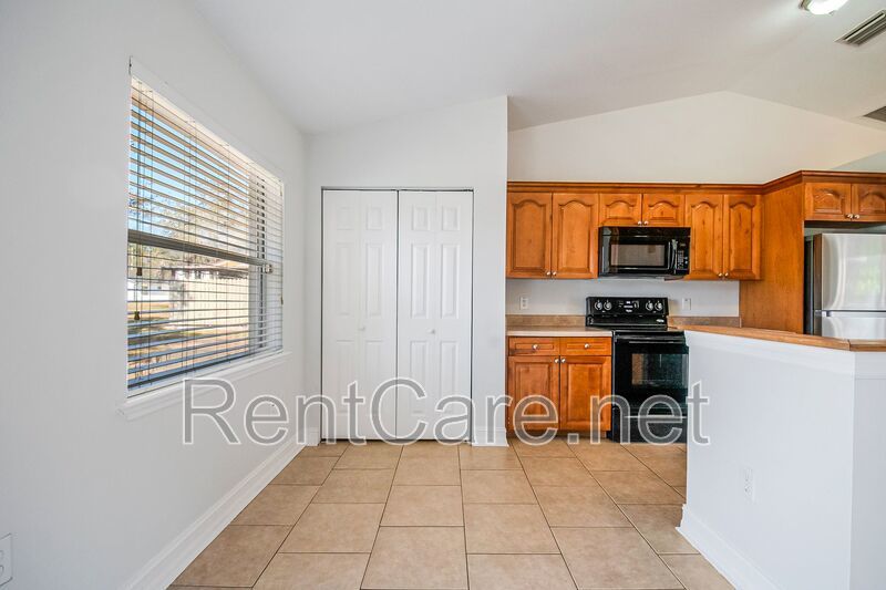 Spacious 3/2 home in Oviedo, just minutes to UCF.  Fresh paint and new carpet! No HOA! property image