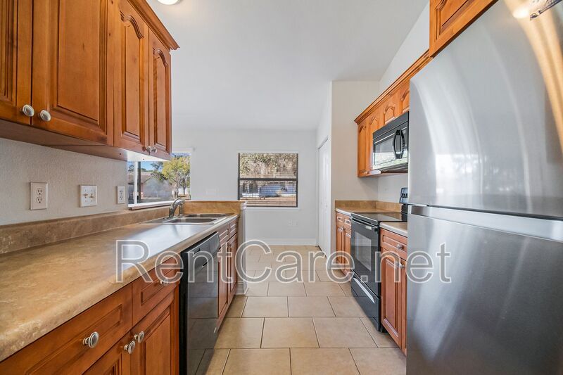 Spacious 3/2 home in Oviedo, just minutes to UCF.  Fresh paint and new carpet! No HOA! property image