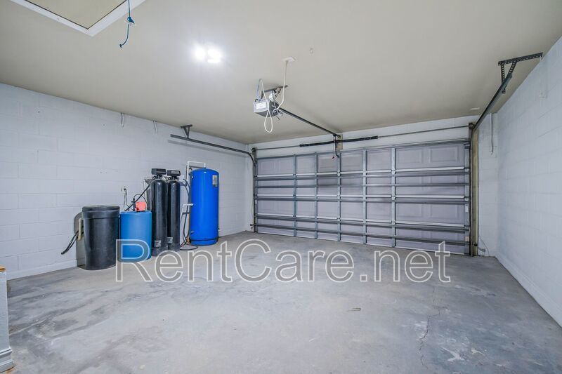 Spacious 3/2 home in Oviedo, just minutes to UCF.  Fresh paint and new carpet! No HOA! property image