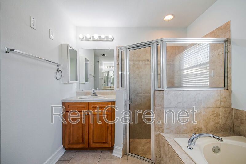 Spacious 3/2 home in Oviedo, just minutes to UCF.  Fresh paint and new carpet! No HOA! property image