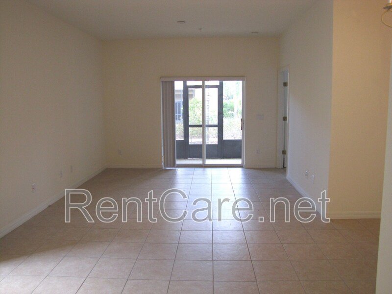 Spacious 3/2 Condo in the Gated Oakwater Community with Single Car Garage! Brand new carpets and Freshly Painted! property image