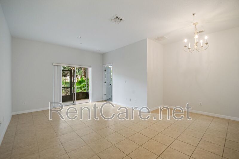 Spacious 3/2 Condo in the Gated Oakwater Community with Single Car Garage! Brand new carpets and Freshly Painted! property image