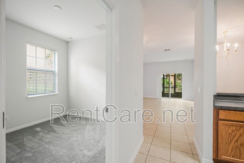 Spacious 3/2 Condo in the Gated Oakwater Community with Single Car Garage! Brand new carpets and Freshly Painted! property image