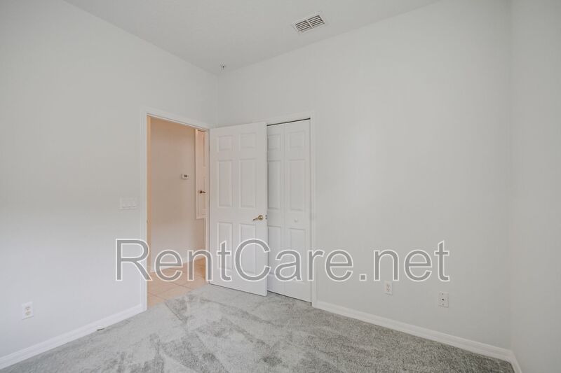 Spacious 3/2 Condo in the Gated Oakwater Community with Single Car Garage! Brand new carpets and Freshly Painted! property image