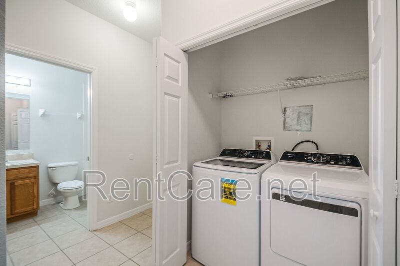 Spacious 3/2 Condo in the Gated Oakwater Community with Single Car Garage! Brand new carpets and Freshly Painted! property image