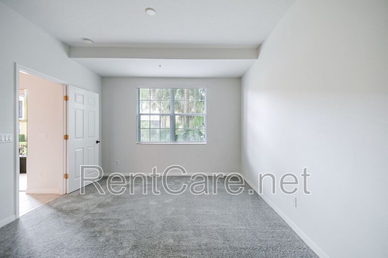 Spacious 3/2 Condo in the Gated Oakwater Community with Single Car Garage! Brand new carpets and Freshly Painted! property image