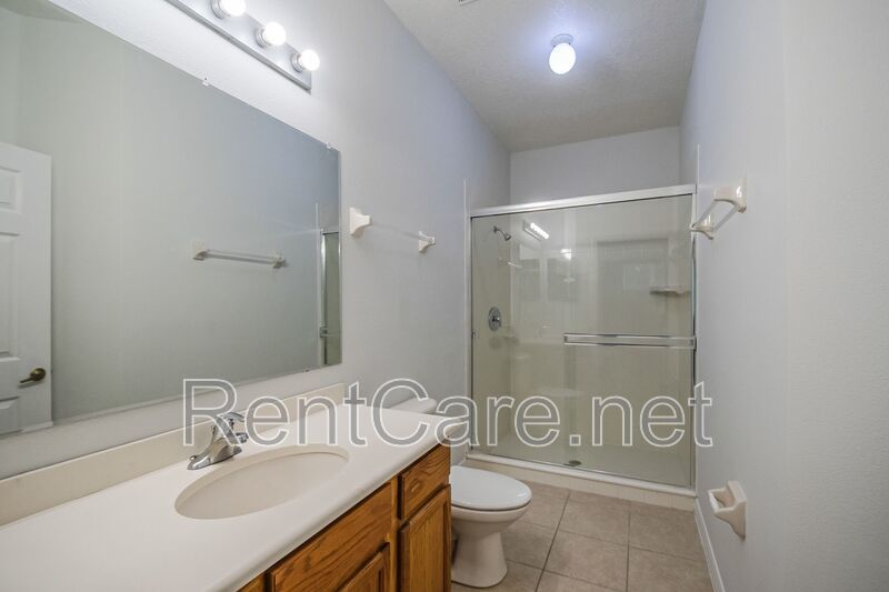 Spacious 3/2 Condo in the Gated Oakwater Community with Single Car Garage! Brand new carpets and Freshly Painted! property image