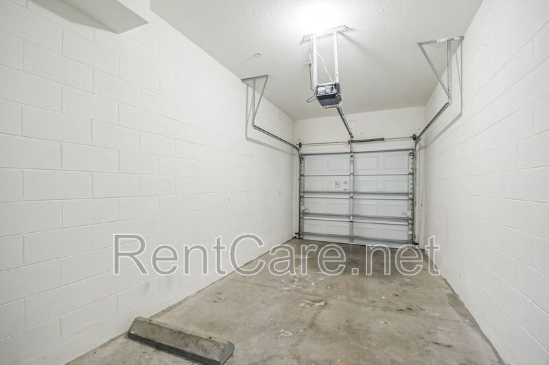 Spacious 3/2 Condo in the Gated Oakwater Community with Single Car Garage! Brand new carpets and Freshly Painted! property image