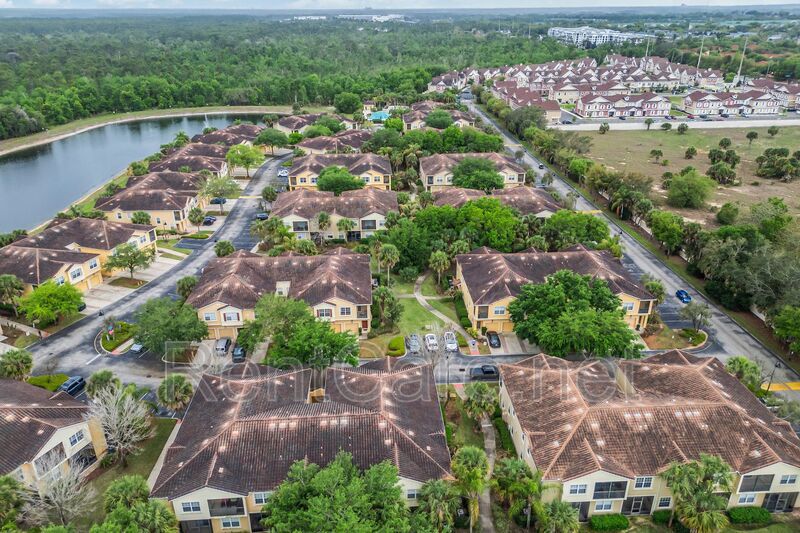 Spacious 3/2 Condo in the Gated Oakwater Community with Single Car Garage! Brand new carpets and Freshly Painted! property image