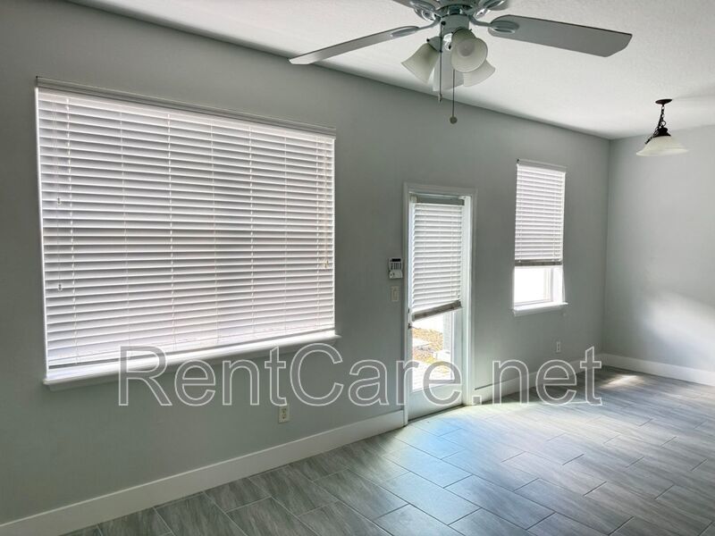 Lovely 2/2.5 Town Home in Beacon Park S. Orlando with two car detached garage! Available Now! property image