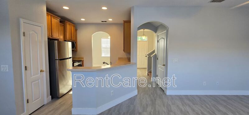 Lovely 2/2.5 Town Home in Beacon Park S. Orlando with two car detached garage! Available Now! property image