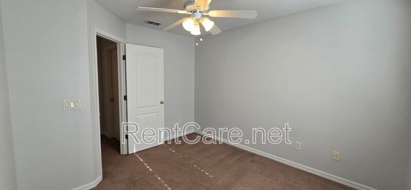Lovely 2/2.5 Town Home in Beacon Park S. Orlando with two car detached garage! Available Now! property image
