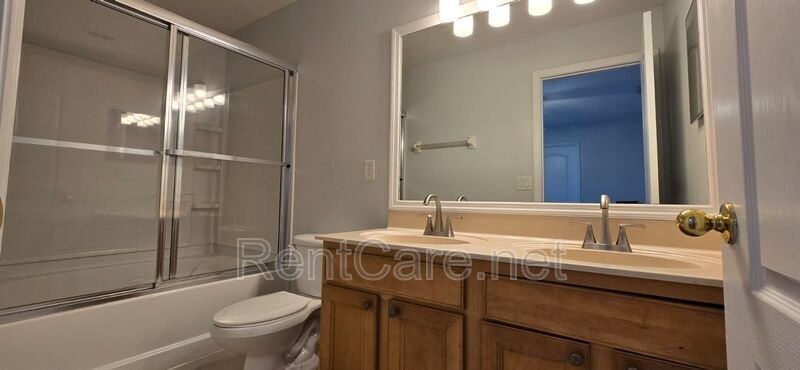 Lovely 2/2.5 Town Home in Beacon Park S. Orlando with two car detached garage! Available Now! property image