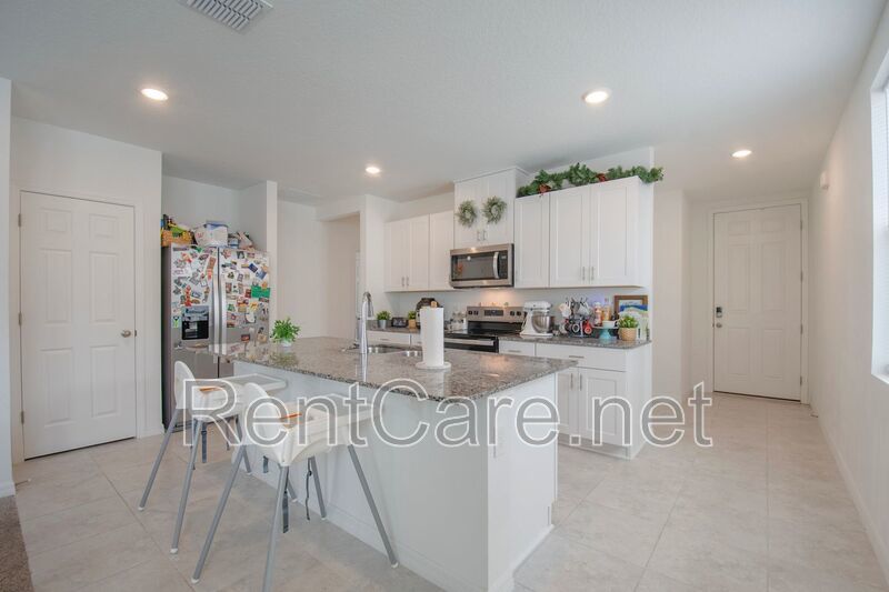 Newly Built 4/2 in Lake Deer Estates of Poinciana! property image