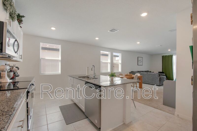 Newly Built 4/2 in Lake Deer Estates of Poinciana! property image