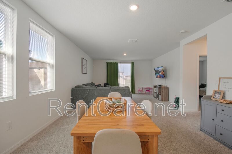 Newly Built 4/2 in Lake Deer Estates of Poinciana! property image