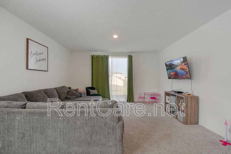 Newly Built 4/2 in Lake Deer Estates of Poinciana! property image