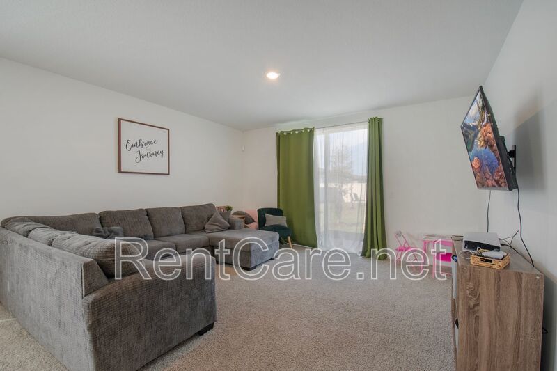 Newly Built 4/2 in Lake Deer Estates of Poinciana! property image