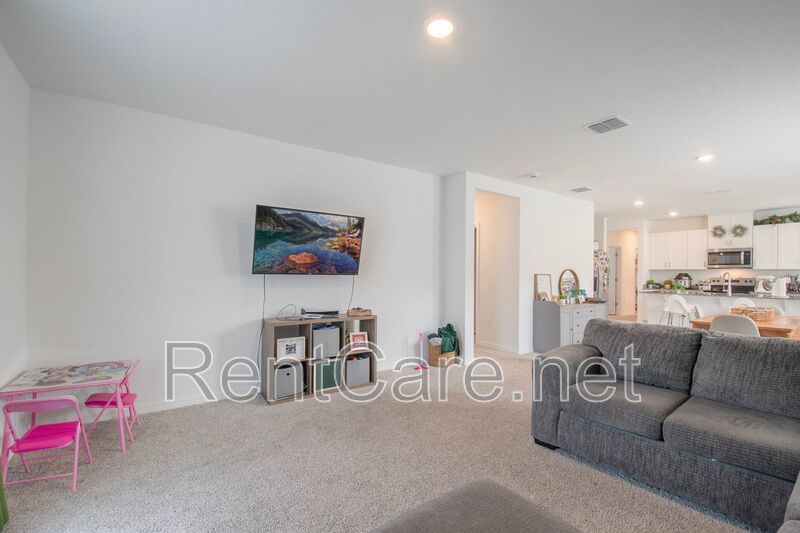 Newly Built 4/2 in Lake Deer Estates of Poinciana! property image