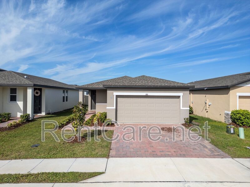 Newly Built 4/2 in Lake Deer Estates of Poinciana! property image