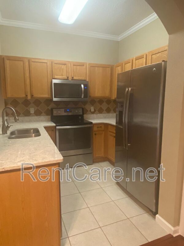 Well-kept 3/2.5 with 1 Car Garage Townhouse in Avalon Park area! property image