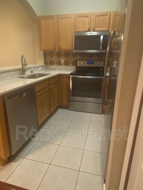 Well-kept 3/2.5 with 1 Car Garage Townhouse in Avalon Park area! property image
