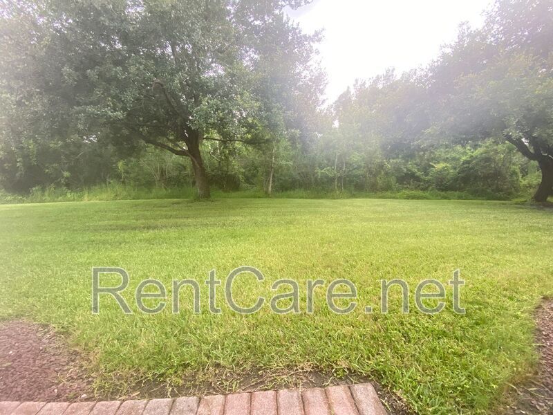 Well-kept 3/2.5 with 1 Car Garage Townhouse in Avalon Park area! property image