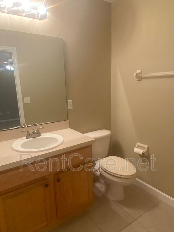 Well-kept 3/2.5 with 1 Car Garage Townhouse in Avalon Park area! property image