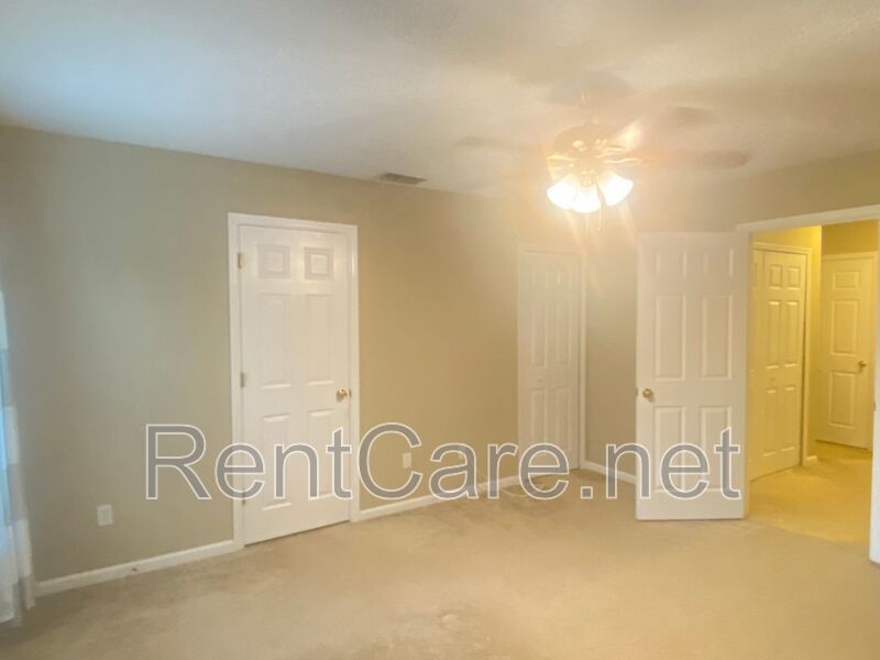Well-kept 3/2.5 with 1 Car Garage Townhouse in Avalon Park area! property image