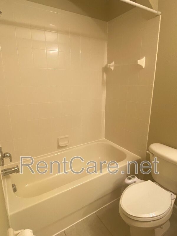 Well-kept 3/2.5 with 1 Car Garage Townhouse in Avalon Park area! property image