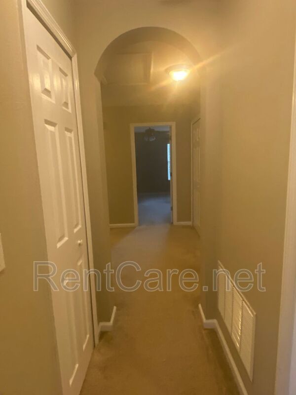 Well-kept 3/2.5 with 1 Car Garage Townhouse in Avalon Park area! property image