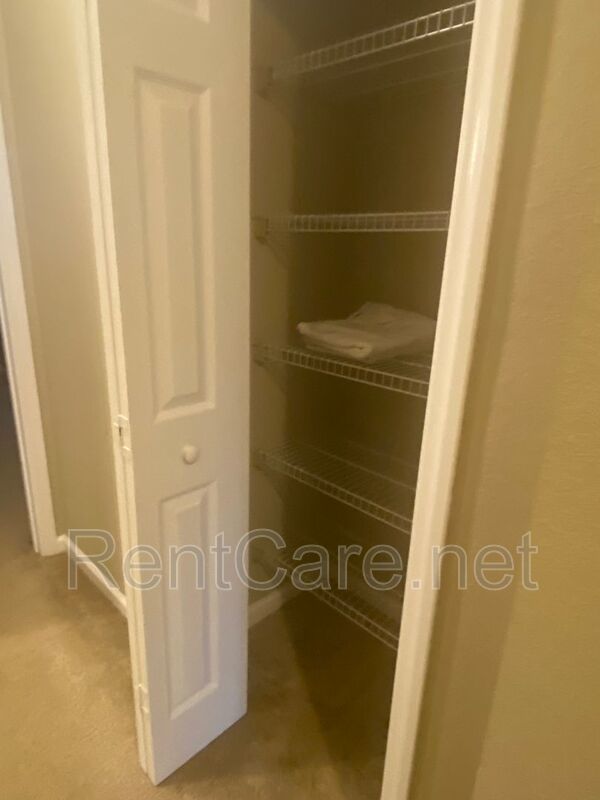 Well-kept 3/2.5 with 1 Car Garage Townhouse in Avalon Park area! property image