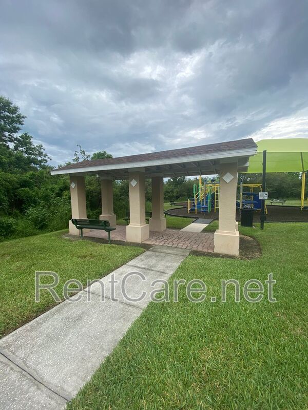 Well-kept 3/2.5 with 1 Car Garage Townhouse in Avalon Park area! property image