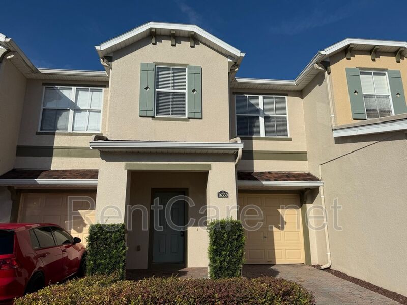 Well-kept 3/2.5 with 1 Car Garage Townhouse in Avalon Park area! property image