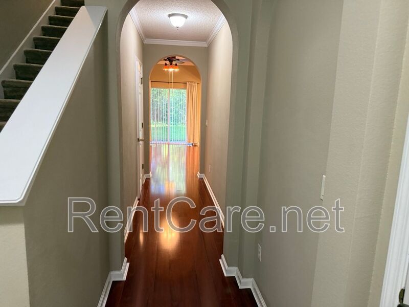 Well-kept 3/2.5 with 1 Car Garage Townhouse in Avalon Park area! property image