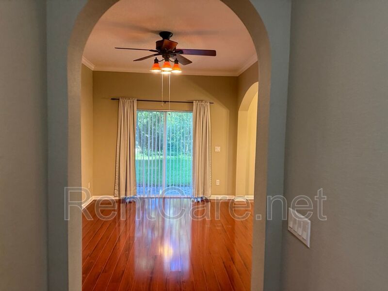 Well-kept 3/2.5 with 1 Car Garage Townhouse in Avalon Park area! property image