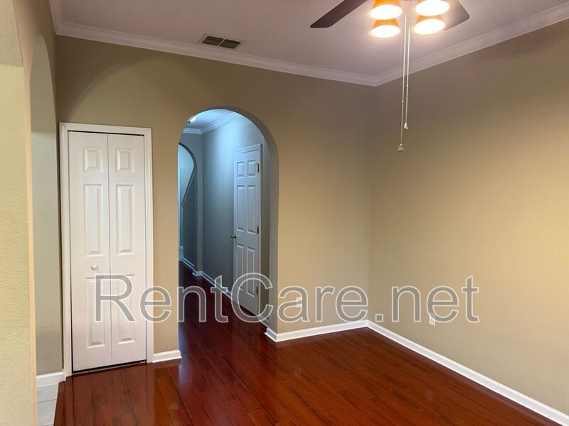 Well-kept 3/2.5 with 1 Car Garage Townhouse in Avalon Park area! property image