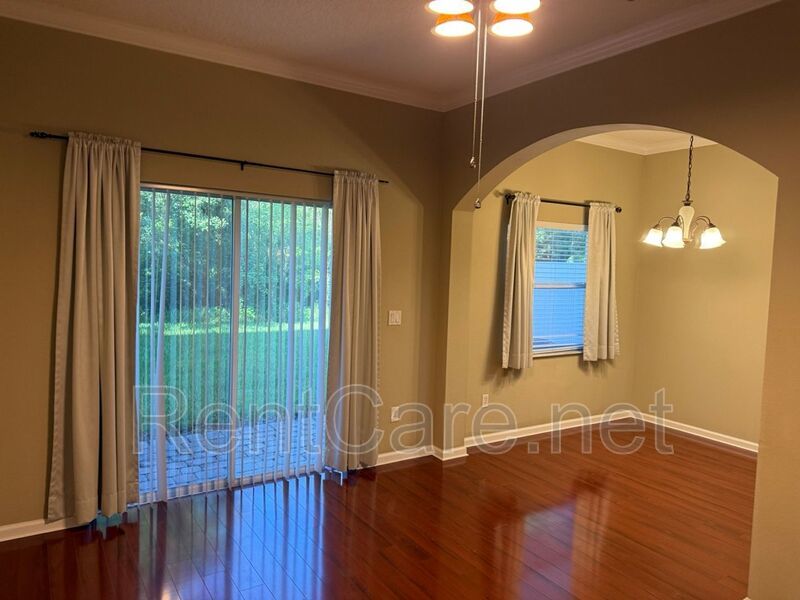 Well-kept 3/2.5 with 1 Car Garage Townhouse in Avalon Park area! property image