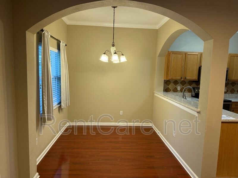 Well-kept 3/2.5 with 1 Car Garage Townhouse in Avalon Park area! property image