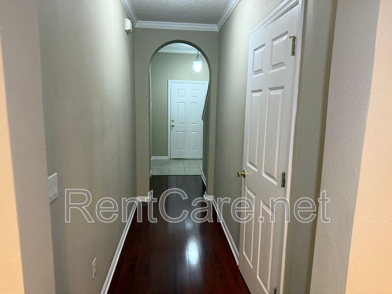 Well-kept 3/2.5 with 1 Car Garage Townhouse in Avalon Park area! property image