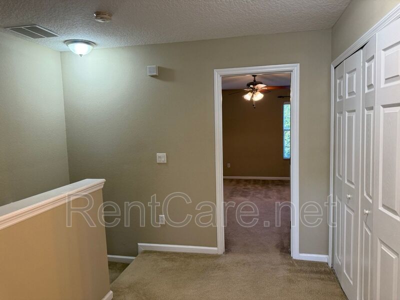 Well-kept 3/2.5 with 1 Car Garage Townhouse in Avalon Park area! property image